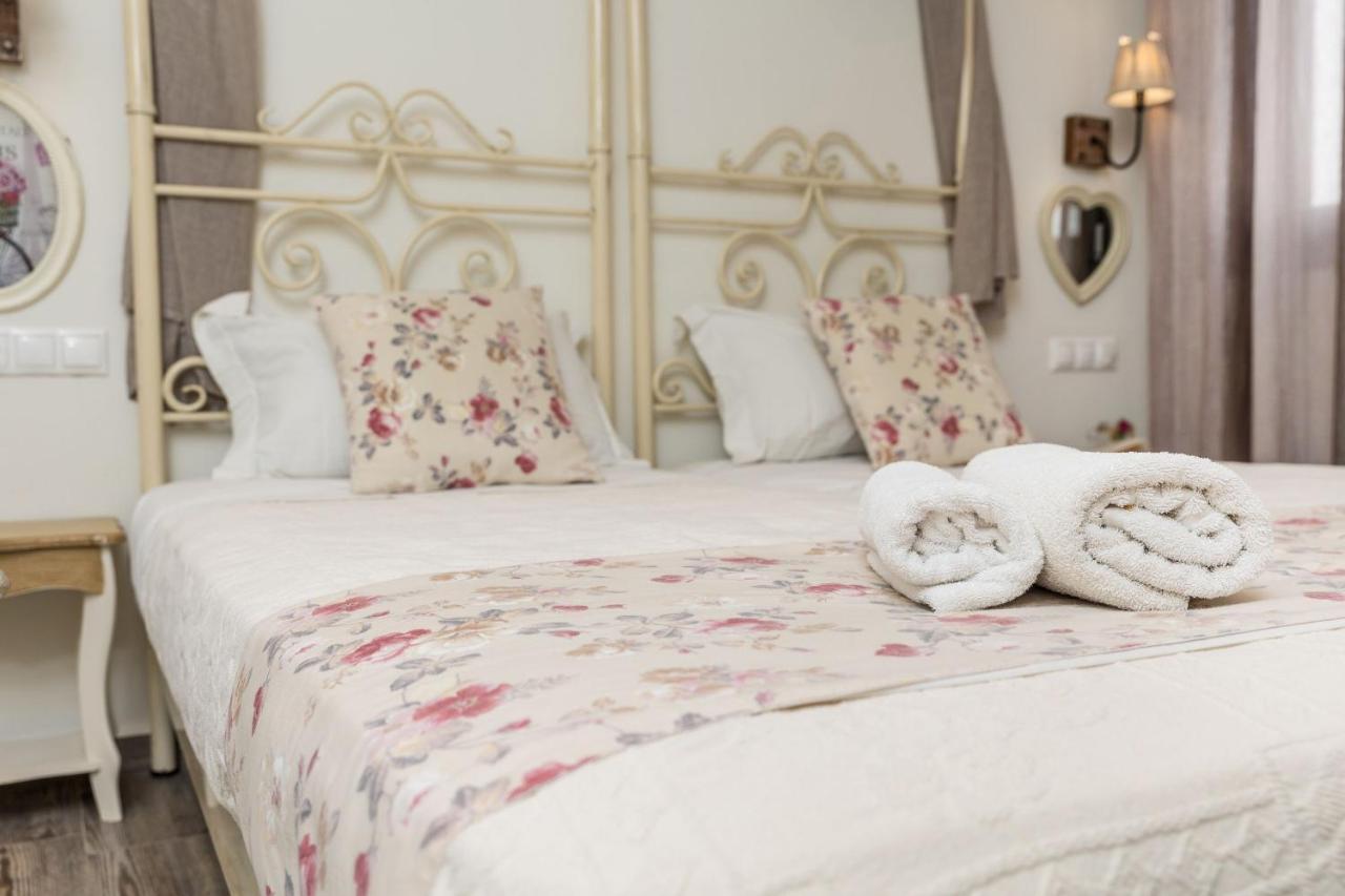 Oda ve Kahvaltı Naxos Petite 3*